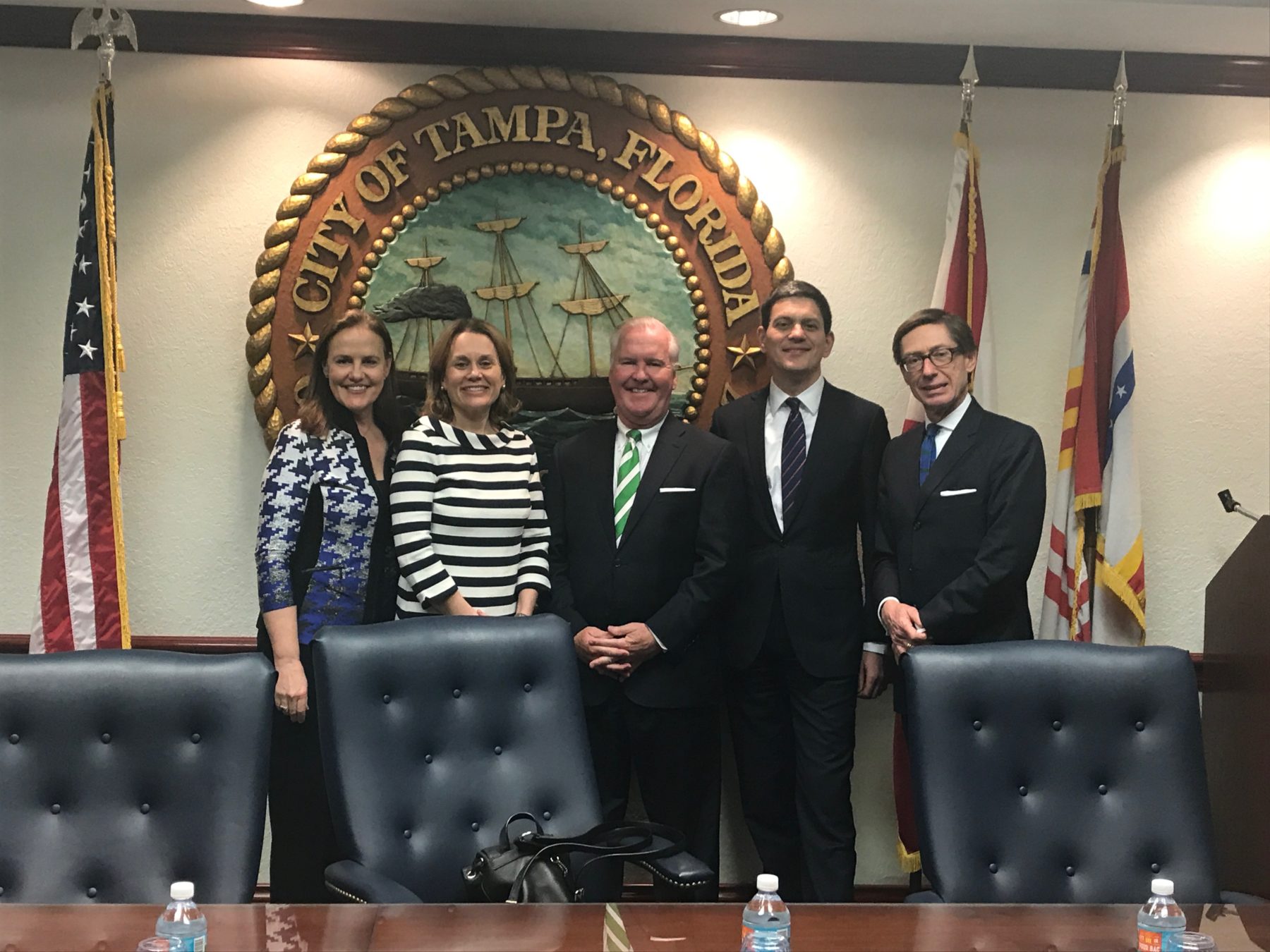 The Honorable Michèle Flournoy, Julianne Smith, the Rt. Hon David Miliband, and Amb Peter Wittig pose for a picture with the Mayor of Tampa, Bob Buckhorn